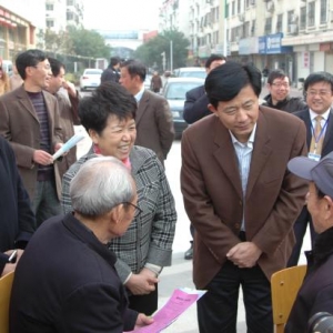 河南省开封市司法局举行“律师进社区、进乡村”主题法律咨询活动