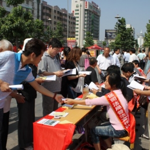 河南省周口市司法局组织全市律师开展“进社区、进乡村”主题法律宣传活动