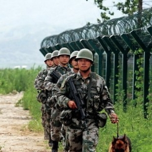 美媒称中国向中朝边境增兵 多国制定撤侨计划
