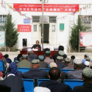 新疆司法厅“去极端化”大宣讲让尤喀昆村民大饱“法”福