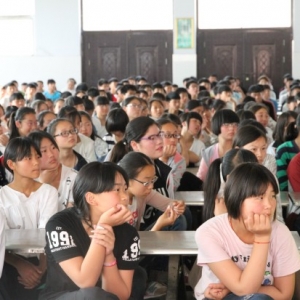 河南省开封新区普法讲师团开展“送法进校园”活动