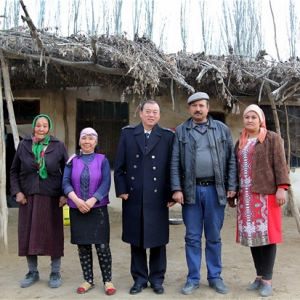 新疆喀什监狱首批“民族团结一家亲”结亲干部“落户”英阿瓦提村