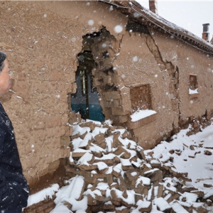 内蒙古五原戒毒所检查农工住房安危指导生产自救工作