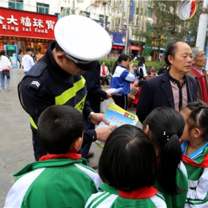 贵州省德江县公安局交警大队全力以赴开展全国文明卫生城市创建工作